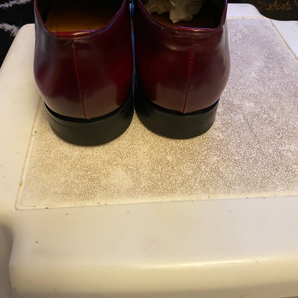Shoe - Picture 2 of 5